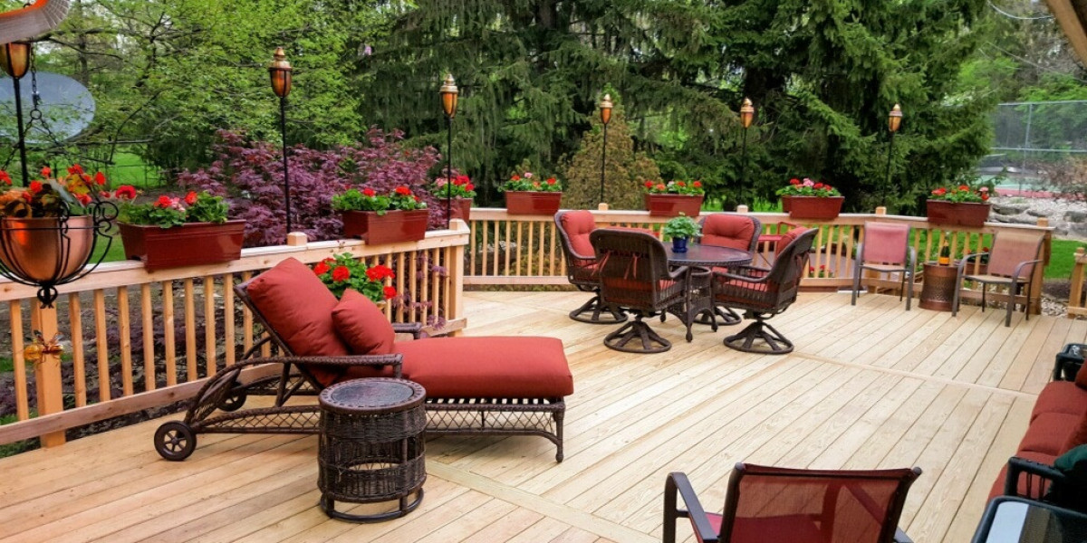 Building a Deck That Complements Your Landscape