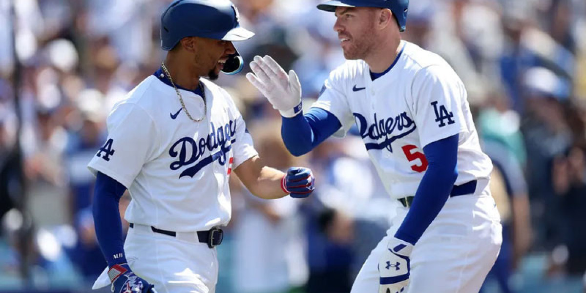 Freeman obtains 4 hits, Dodgers roar back to move Cubs 11-9