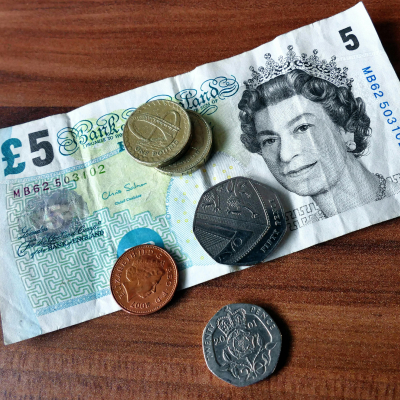 How can I earn money as a student in the UK? Top 10 Ways