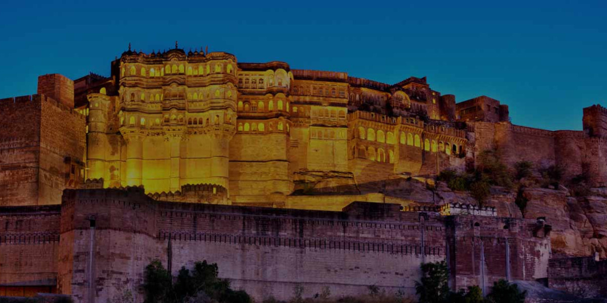 Golden triangle tour for tempo traveller