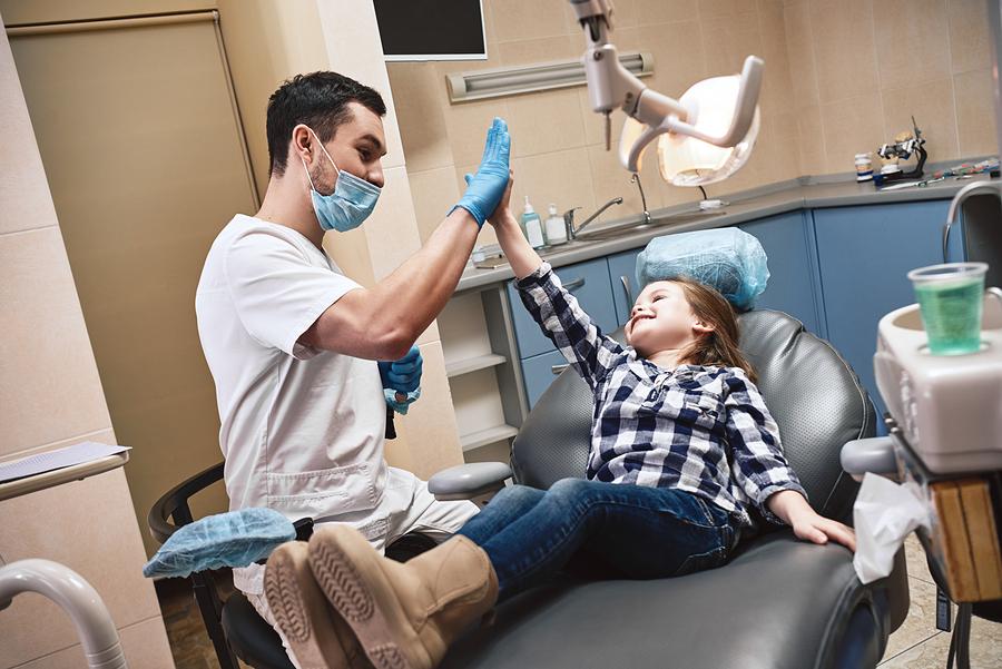 When To Approach The Best Dentist?  - Vision Asia