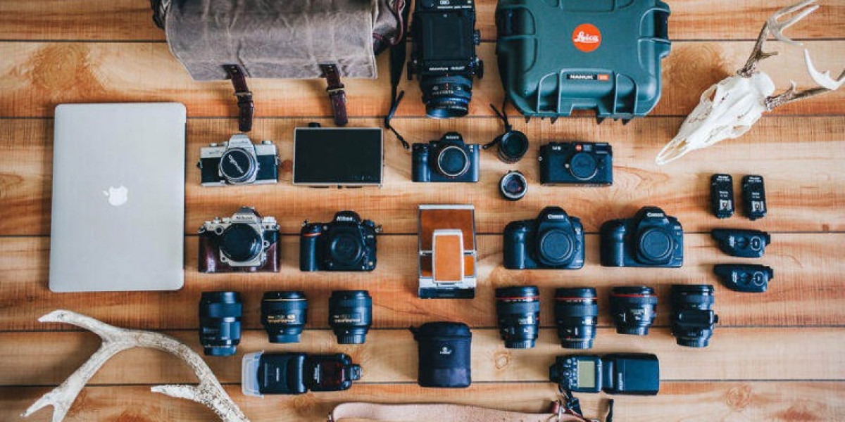 Camera Accessories Market, Likely to Register a CAGR of 13.5% by 2032: Top Brands and Products