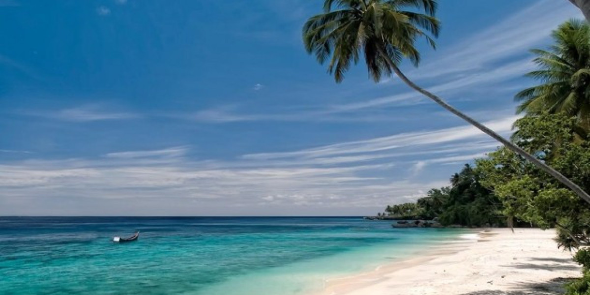 Menikmati Keindahan Pantai Sumur Tiga, Sabang