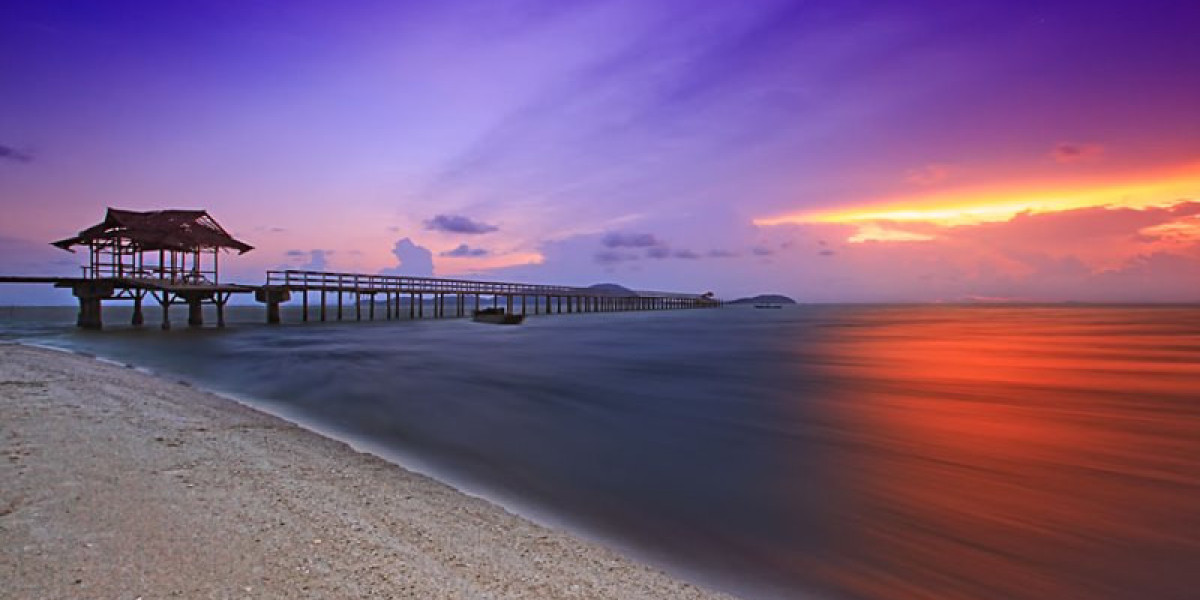 Menikmati Keindahan Pantai Kijing di Pontianak