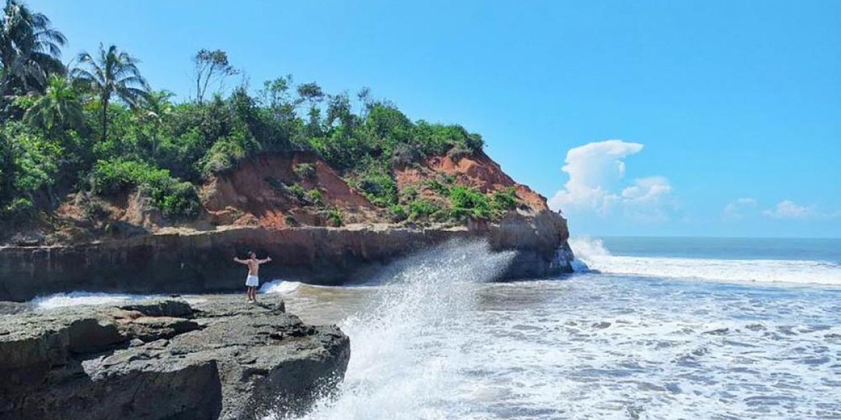 Menikmati Keindahan Pantai Padang Betuah