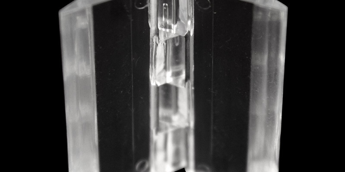 Clear Elegance: The Modern Charm of Acrylic Accessories in Fashion and Design