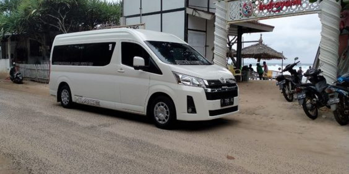 Perjalanan Rombongan yang Nyaman Menggunakan Mobil Hiace Sewa