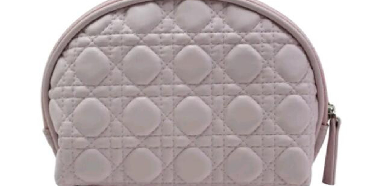 Bagging It Up: The Advantages of OEM Make Up Bag Services