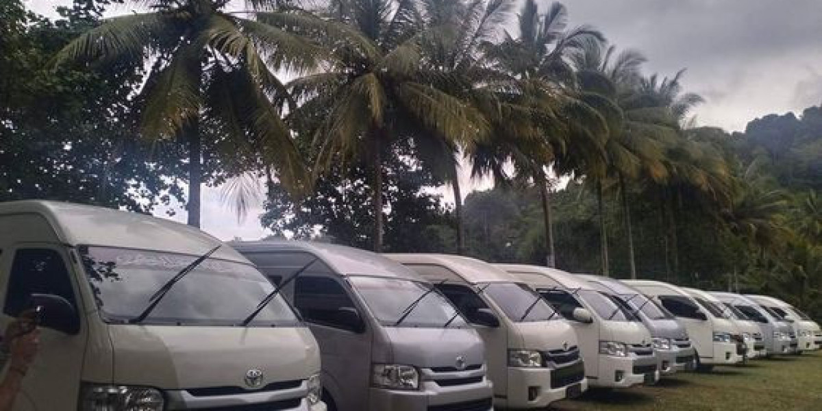 Toyota Hiace Pilihan Ideal untuk Perjalanan Keluarga dan Rombongan Besar