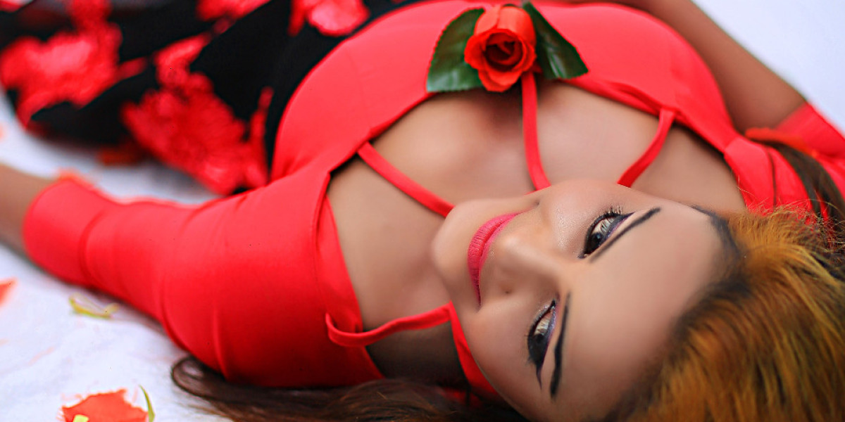 Kolkata call girls have captivating eyes and splendor appeal.