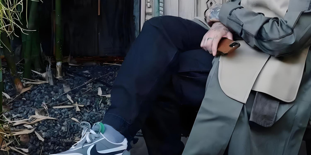 SACAI 與 Nike 的合作：引領時尚潮流的頂級聯名系列