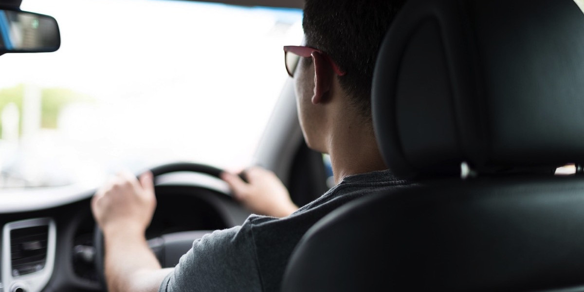 How Driving School Helps Build Confidence Behind the Wheel