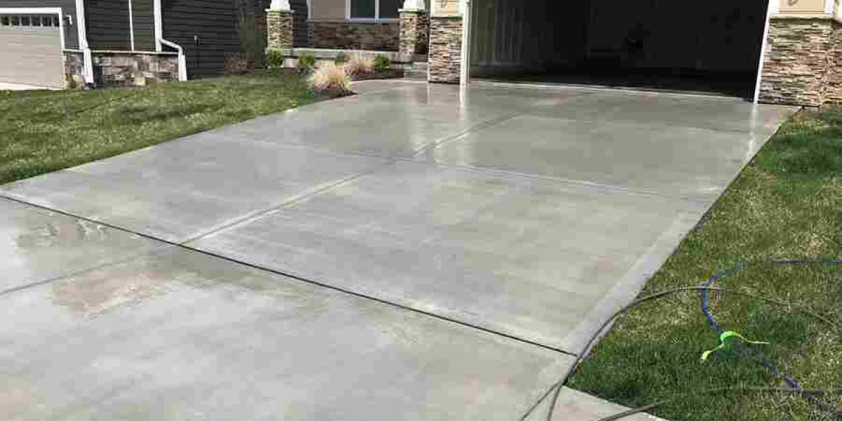 What to Expect When Hiring Concrete and Driveway Contractors in Greenville, SC