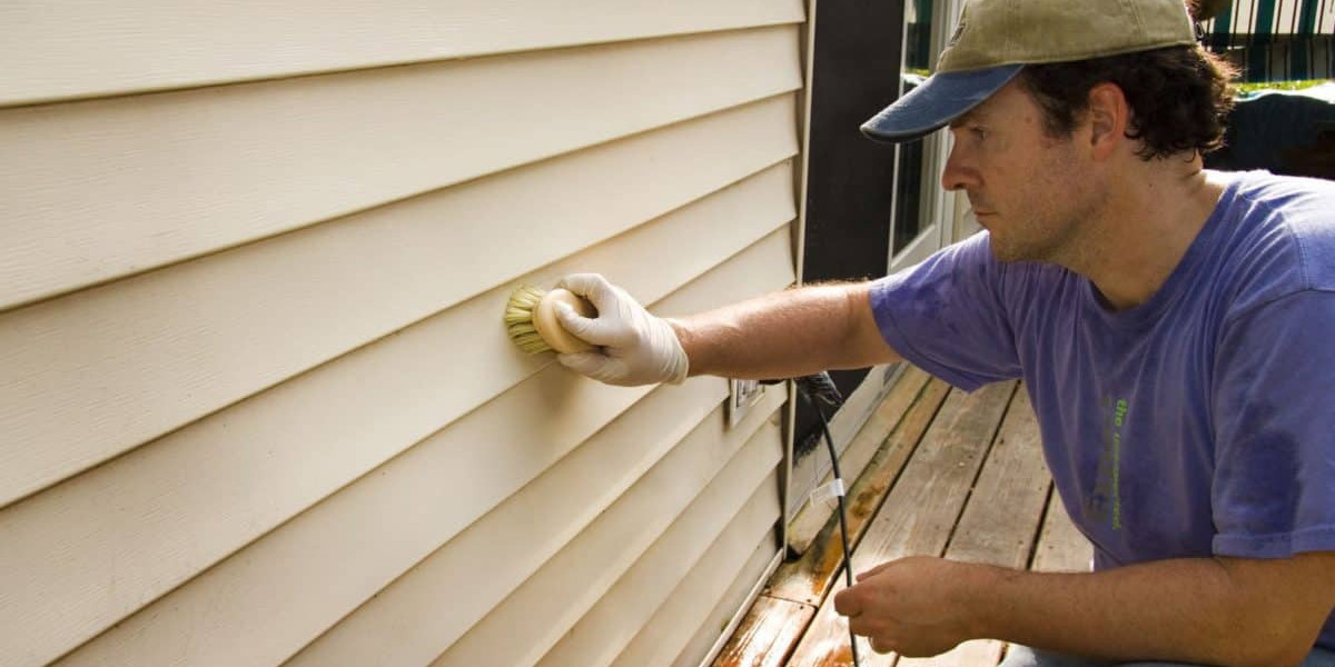 What Are the Signs Your Home Needs Siding Repair?