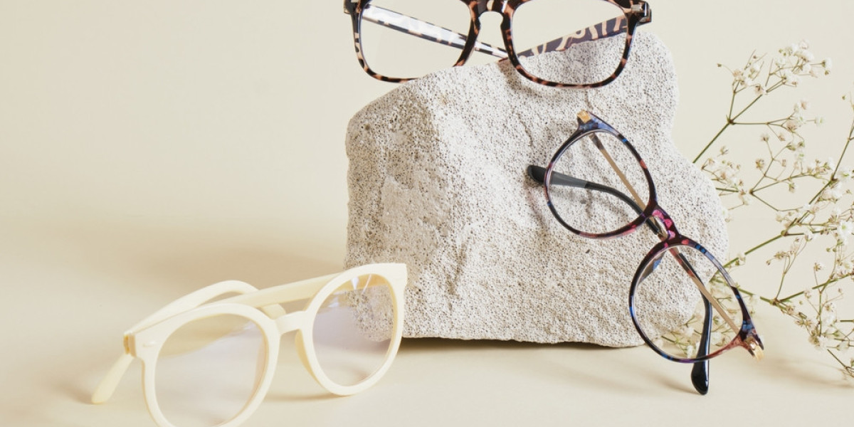 Eyewear Market Overview, Growth Trends, Segmentation, Key Players (2024-2031)