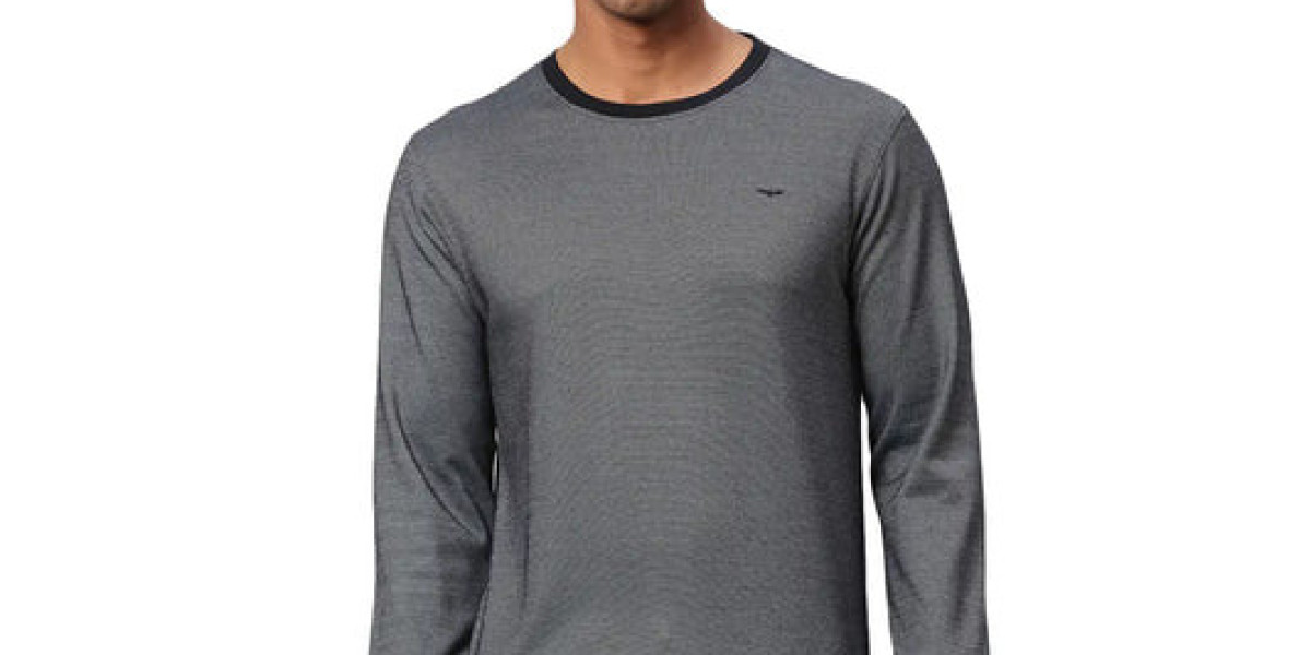 Layer Up in Style: MyRaymond’s Must-Have Sweatshirts for Modern Men