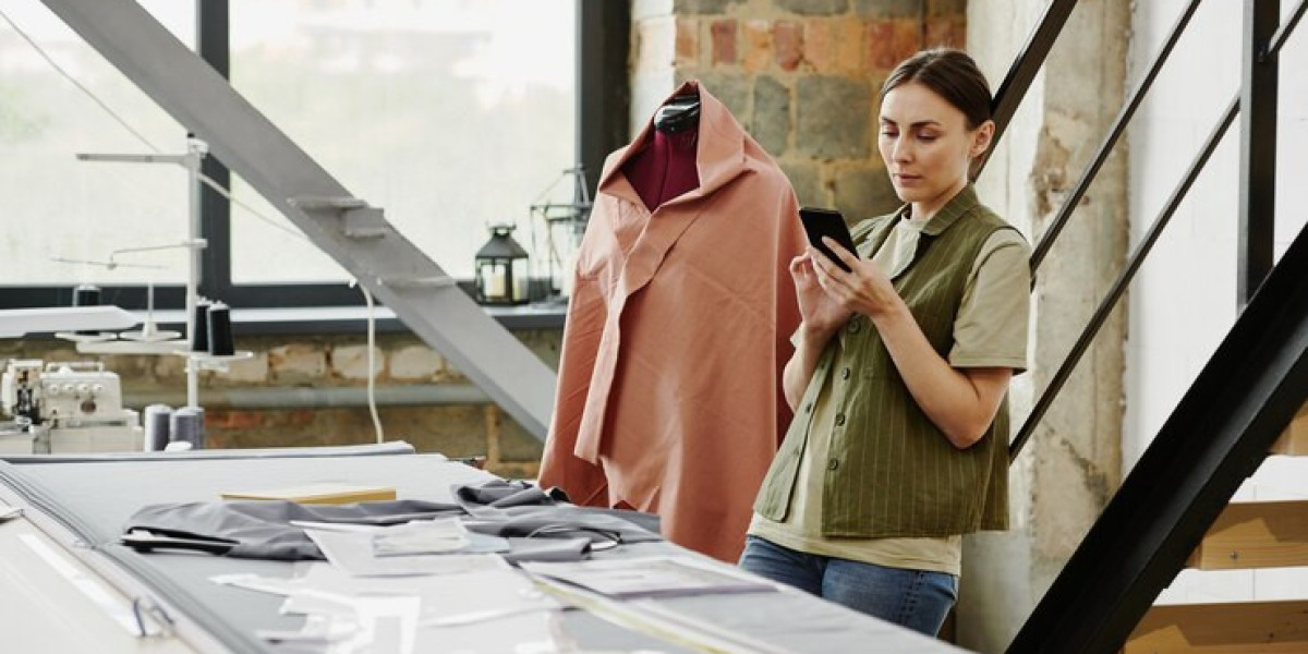 How to Select the Right Clothing Manufacturers for Your Business