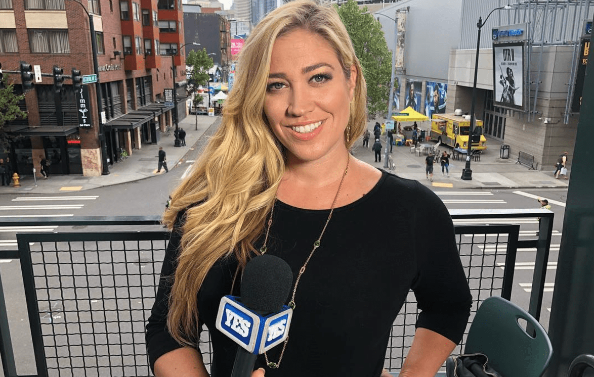 Meredith Marakovits Salary, Height, Net Worth, Age, Wiki