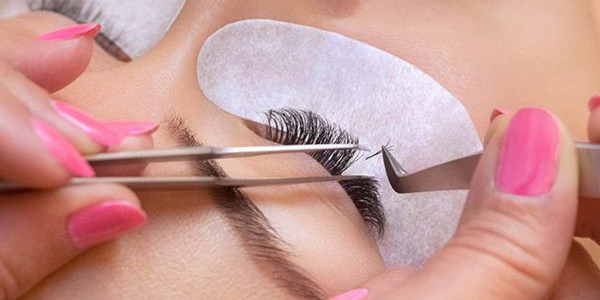 How to Remove Eyelash Extensions Without Damage