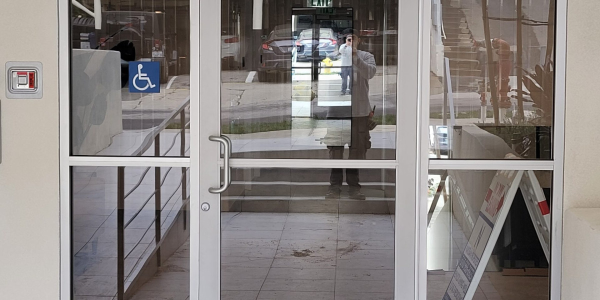Custom Glass Solutions for Contractors: Elevating Your Projects with Mavicglass