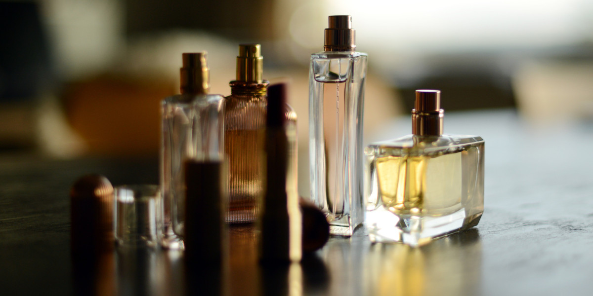 How to Layer Perfumes Like a UAE Local: Tips for a Unique Signature Scent