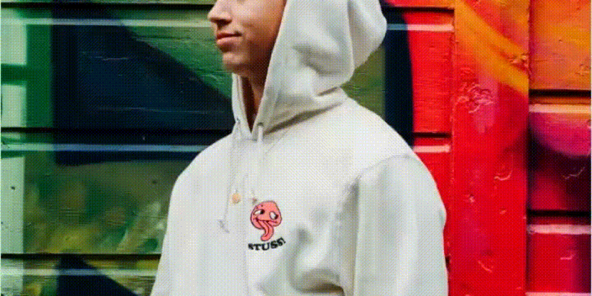 Tailored Custom Hoodies in UAE – Express Your Unique Style with Alwan Al Khait Printing