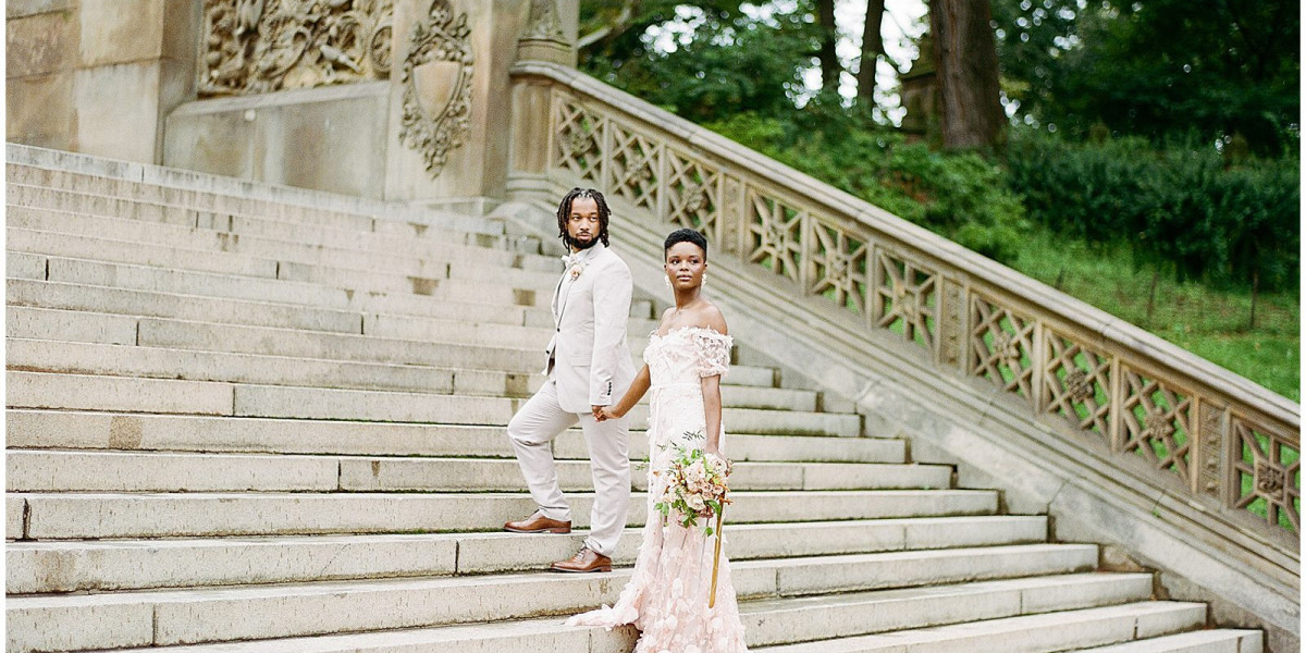Wedding Photographer: Capturing Your Love Story