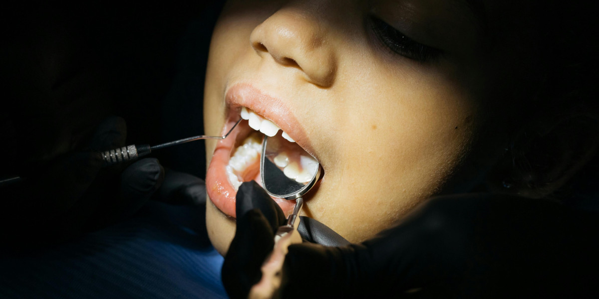 Braces vs Invisalign: Which is More Effective for Patients with Migraine Headaches?