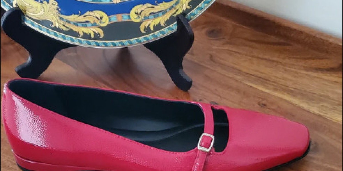 From Office To Outing: Versatile Women's Leather Flats For Every Style!