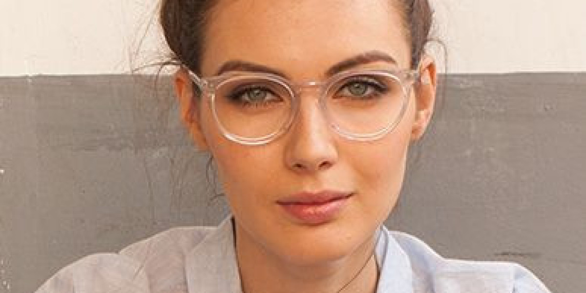 Transparent Frame Glasses: The Eyewear Trend That’s Here to Stay