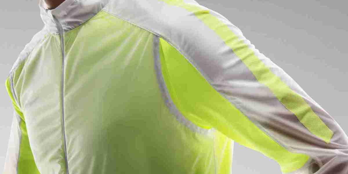 Performance and Style: Exploring the Training Jackets Market
