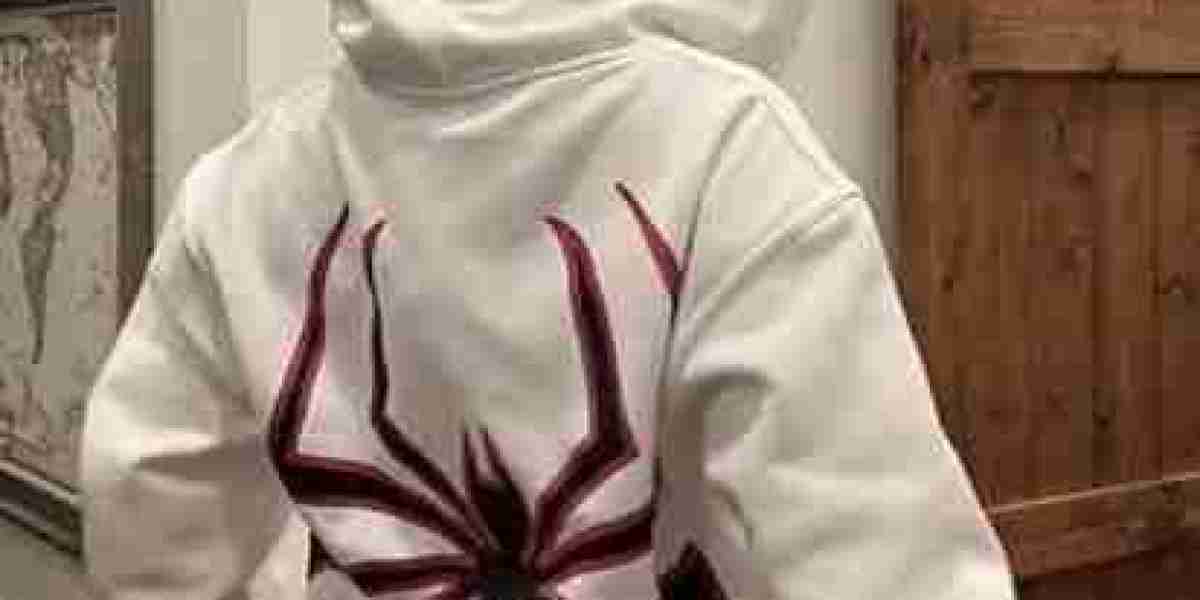 The Spider Hoodie: A Fashionable Friend for Every Season