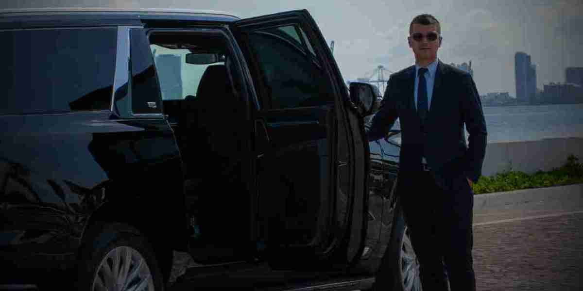 Why More Tourists Choose Black Car Services in Miami Over Traditional Taxis