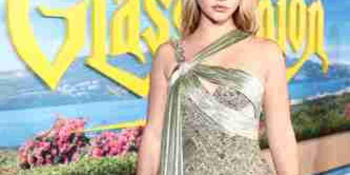 Glass Onion Hollywood Premiere – Stars Shine Bright
