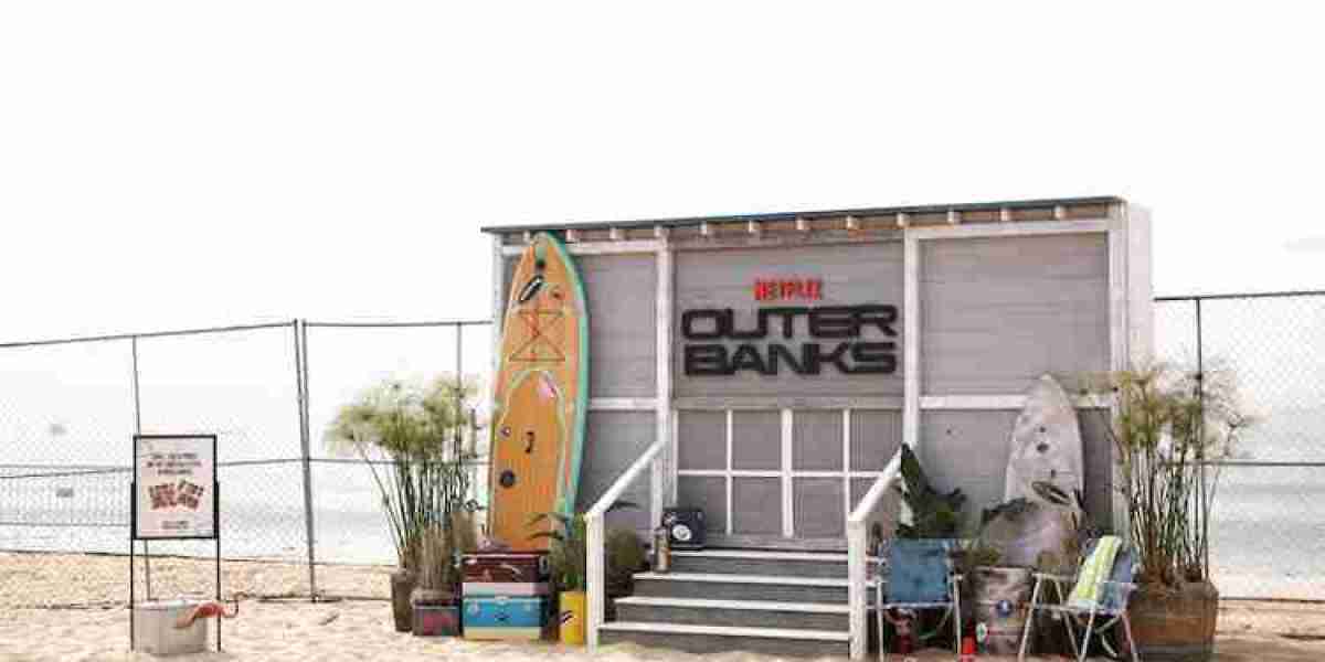 Poguelandia Event – Outer Banks Cast Lights Up Huntington