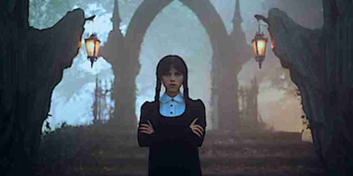 Schwarzenegger Tanks Mercedes – Netflix Stunt Highlights