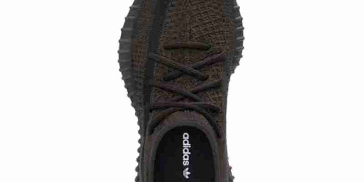 2025 Adidas Yeezy Boost 350 V2 椰子鞋潮流指南