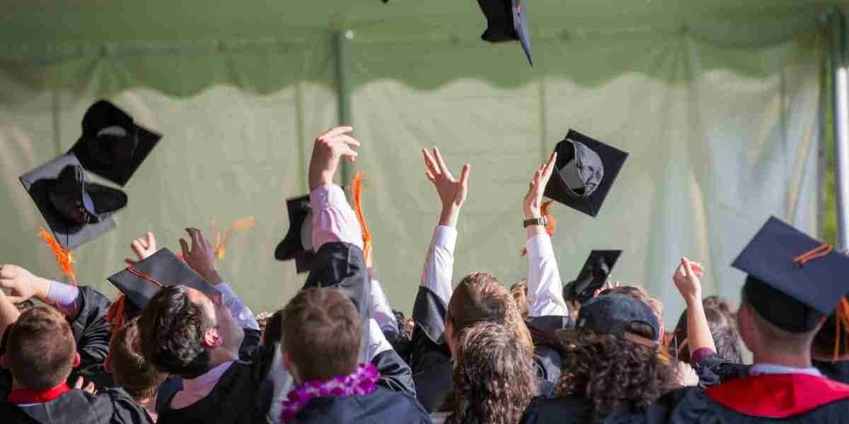 How Do LNAT Classes Dubai Help You Get into Schools Abroad?