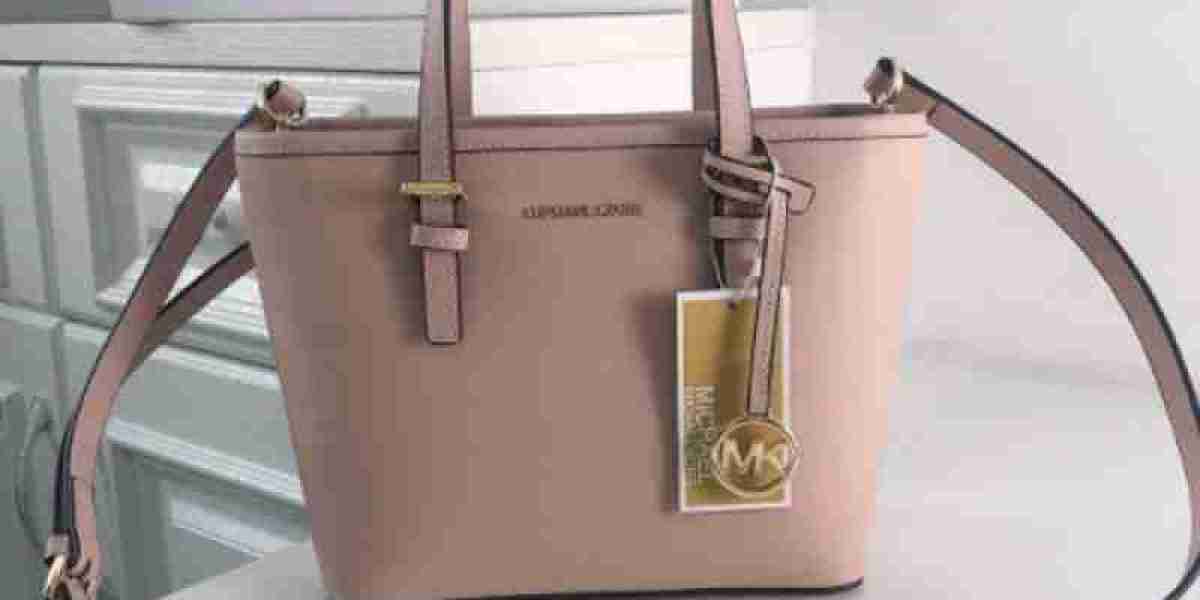 2025 Michael Kors 斜背包與托特包潮流推薦