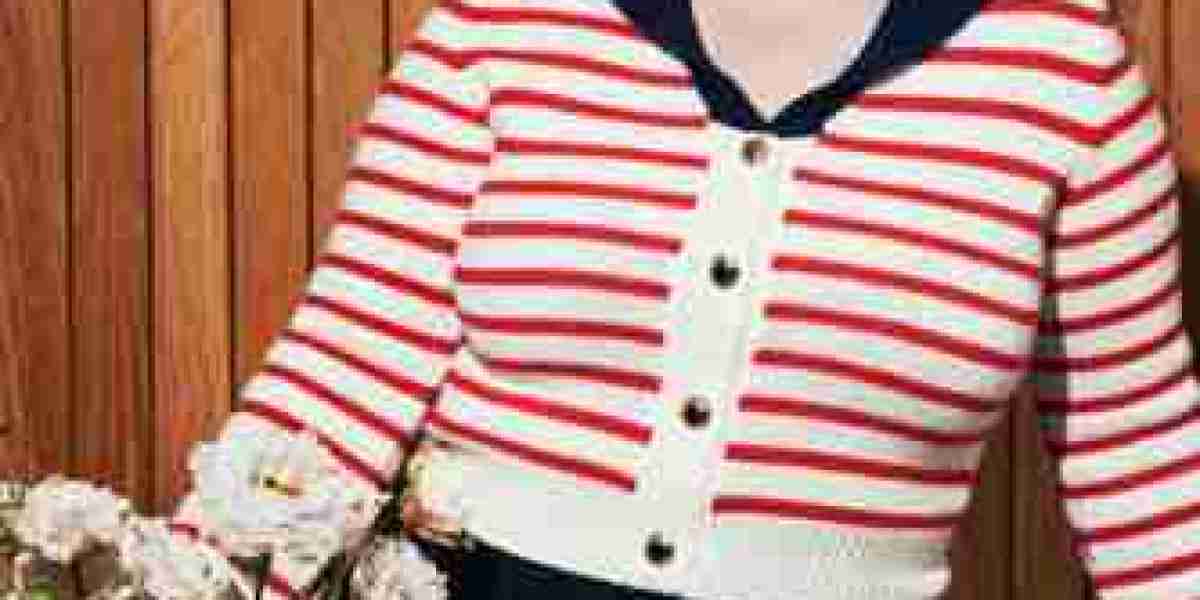 Penelope and Colin's Romantic Journey – On-Screen First Kiss