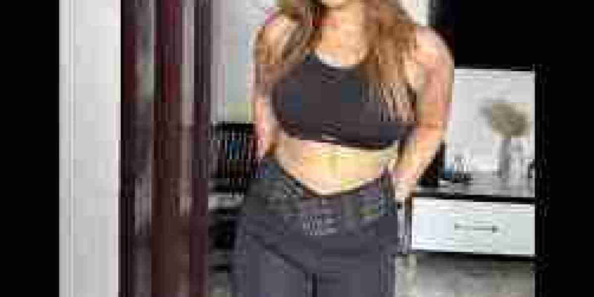 Call Girl Makeup Mastery: Quick Looks for Any Client