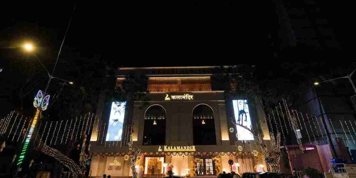 Gold,Diamond, and Platinum Jewelry at Kalamandir Jewellers in Borivali