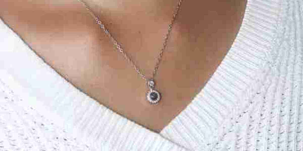 Style Meets Memory: A Deep Dive into the 18K Gold-Plated heart necklace with picture