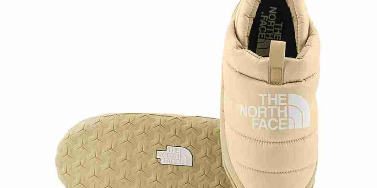 戶外與日常兼顧的理想選擇：米色機能營地鞋全解析