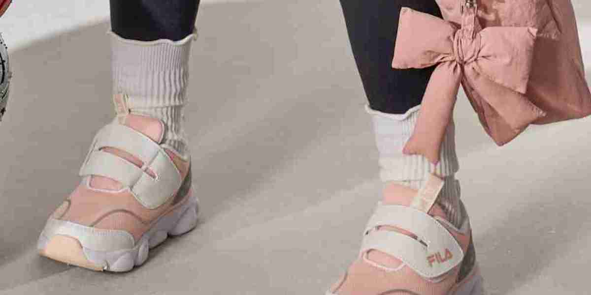 開箱實測｜FILA KIDS小童反光運動鞋：守護寶貝每一步的粉紅旋風！