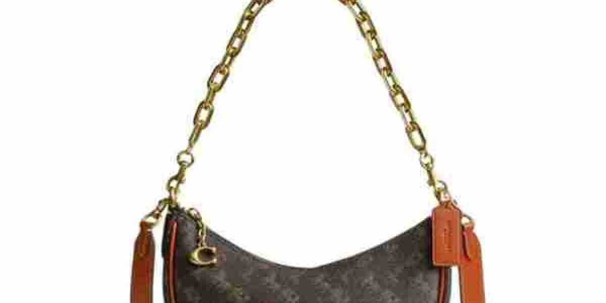 男士時尚必備｜Coach 腰包穿搭指南與搭配技巧