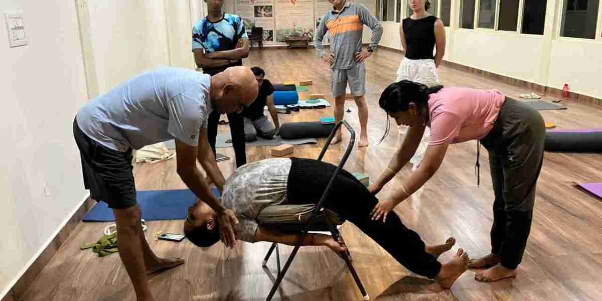 Best 200 Hour Yoga Teacher Training in Mysore – Complete Guide for 2026