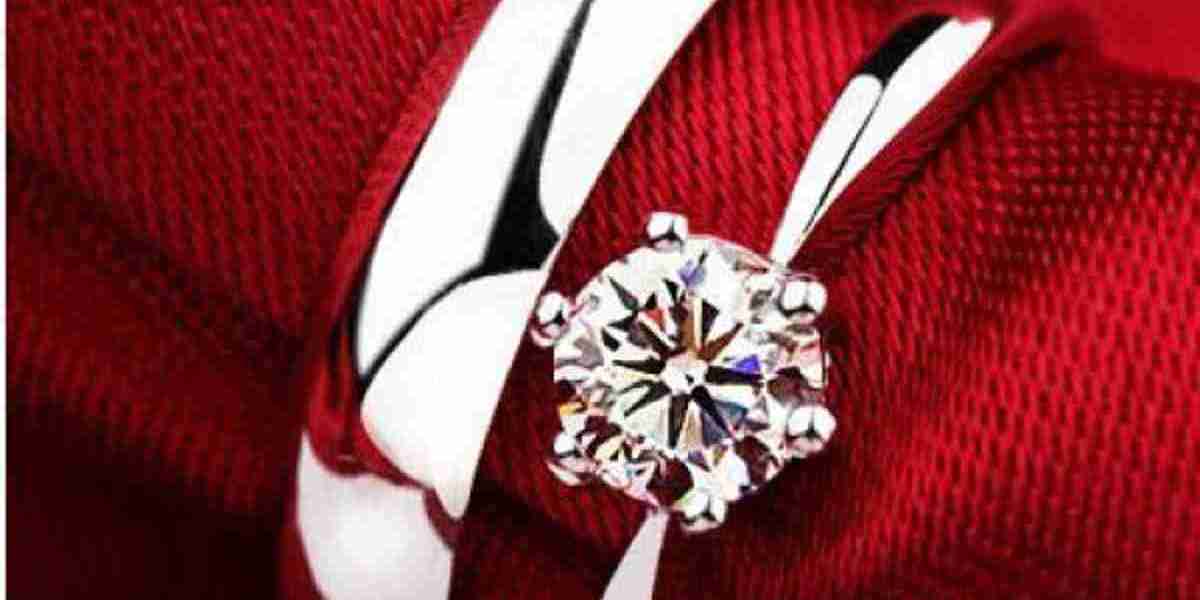 What Designs Are Popular in Men's Chandi Rings?