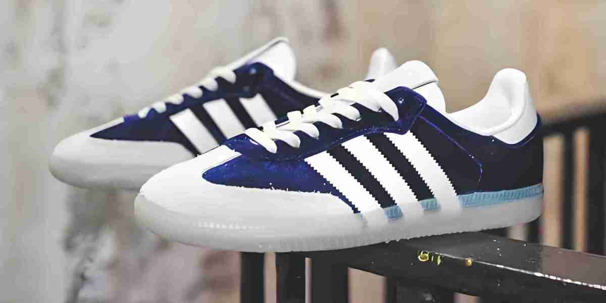 สนีกเกอร์ adidas และ dunk รุ่นฮิต
