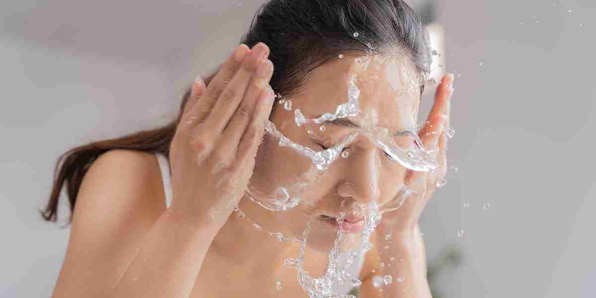 How Whitening Face Wash Improves Skin Tone